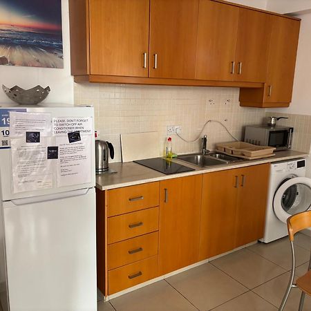 Vip Resort Apartment On Makenzie Beach Ларнака Экстерьер фото