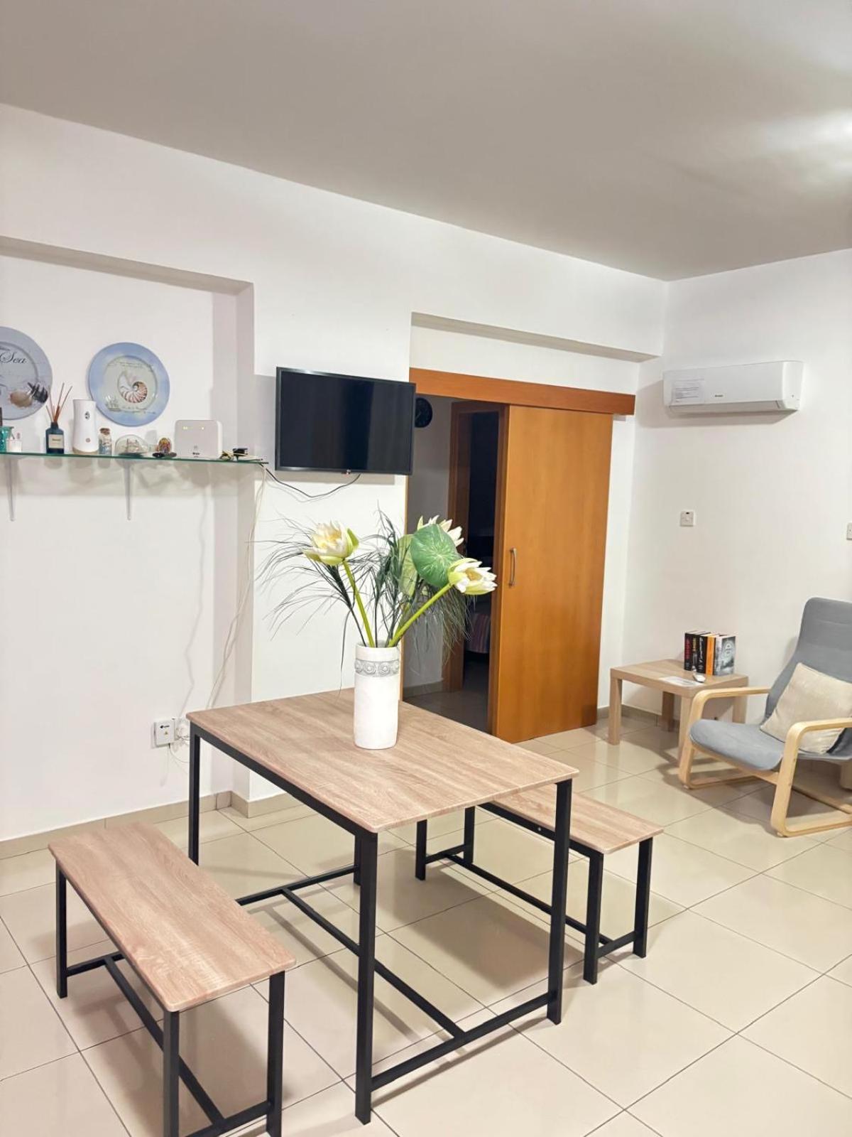 Vip Resort Apartment On Makenzie Beach Ларнака Экстерьер фото