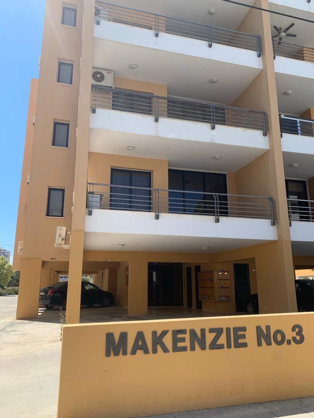 Vip Resort Apartment On Makenzie Beach Ларнака Экстерьер фото